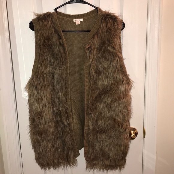 xhilaration faux fur vest